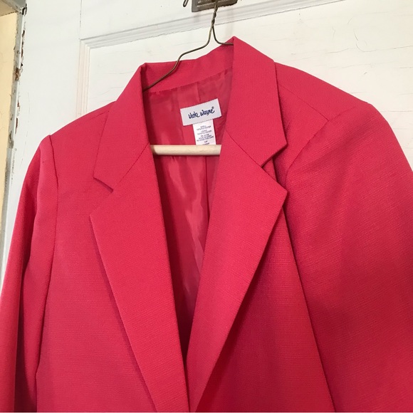 Fresh from Laurie’s closet - Picture 2 of 5